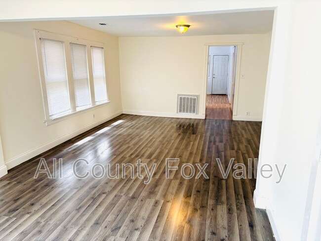Building Photo - 4202 N Sacramento Ave