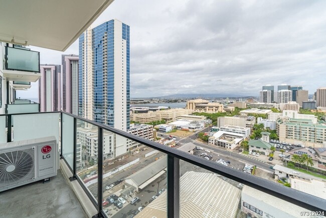 Foto del edificio - Highly desirable 2-bdrm, 2-bath, 1-pkg condo at Ililani in Kakaako