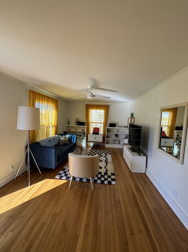 Building Photo - 129 Gordon Ter