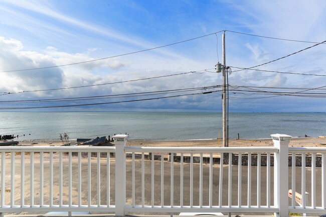 Building Photo - 2230 Fairfield Beach Rd