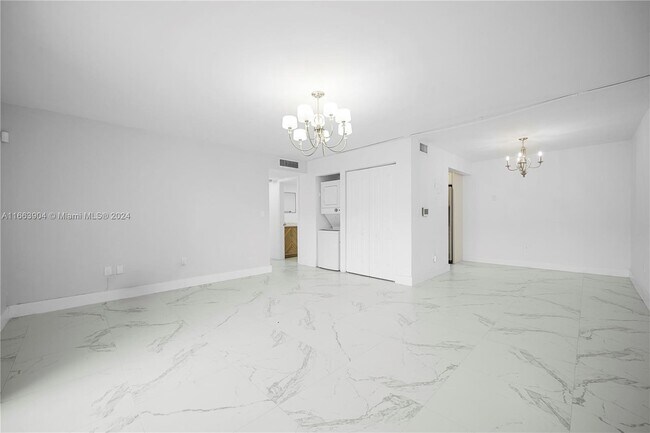 Building Photo - 7105 Miami Lakes Dr