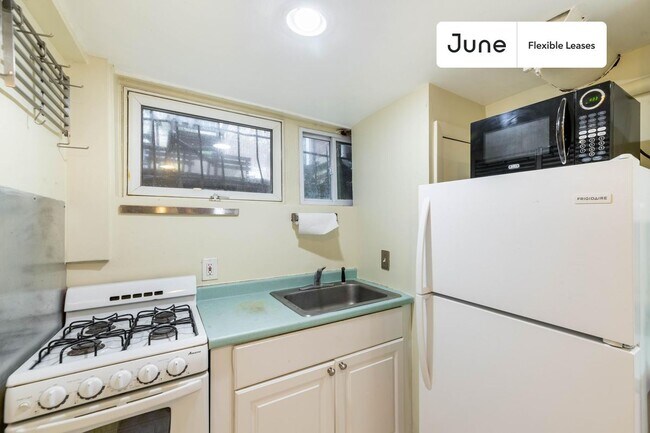 Foto del edificio - 1833 Kilbourne Place Northwest