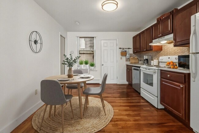 Foto del edificio - 50 Monmouth St