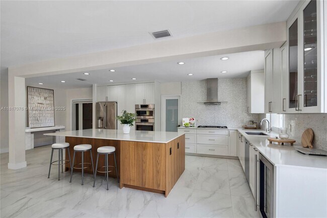 Building Photo - 12985 Ortega Ln