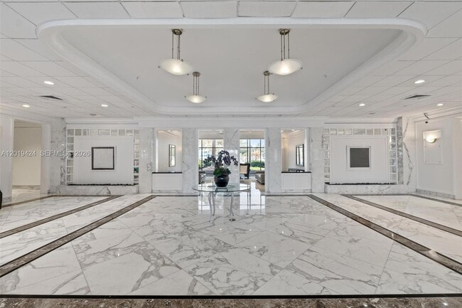 Foto del edificio - 5700 Collins Ave
