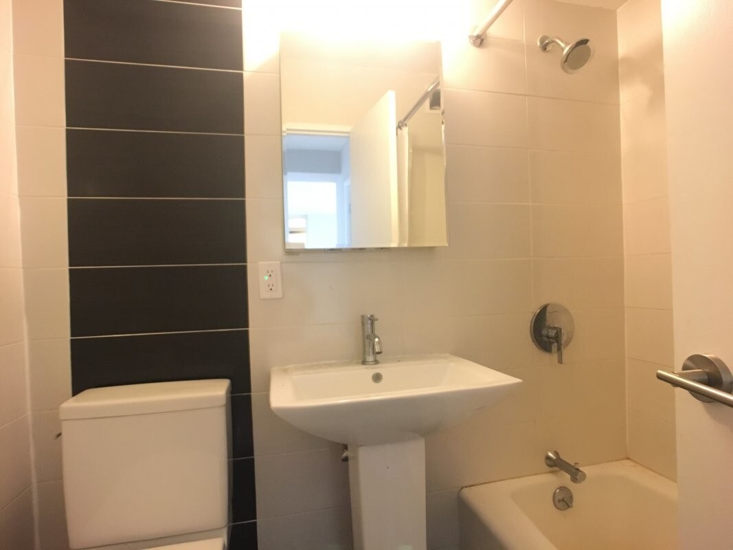 Foto del edificio - 1365 Saint Nicholas Ave