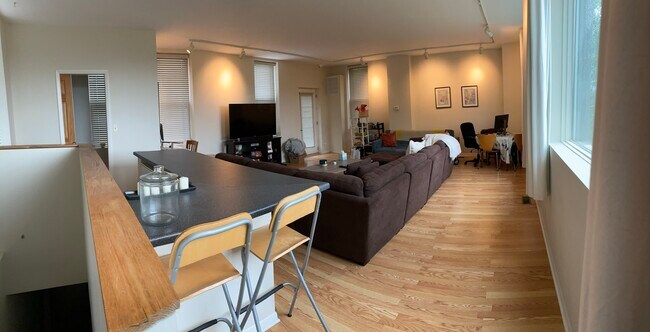 Foto del edificio - 519 N May St