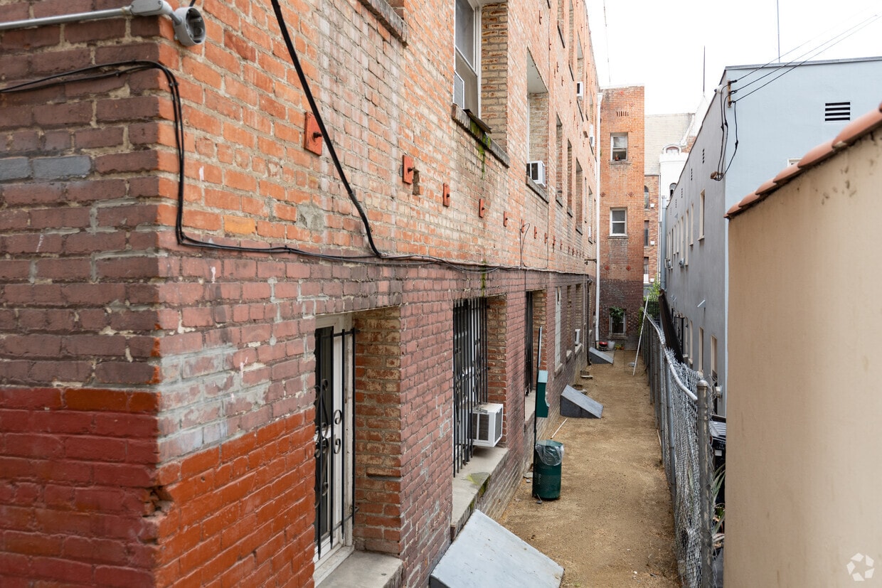 NRE The Bard Apartments Apartments in Los Angeles, CA Westside