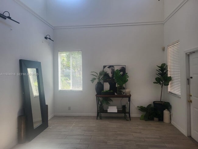 Foto del edificio - 1368 Majesty Terrace