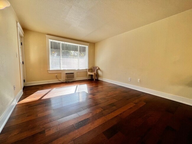 Foto del edificio - Charming Home Near CSU Campus – Move-In Re...