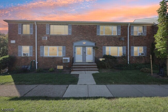 Foto del edificio - 12 Wedgewood Dr