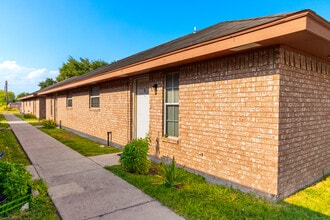 Building Photo - Hibiscus Apartments