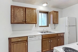 Building Photo - Colonial Village