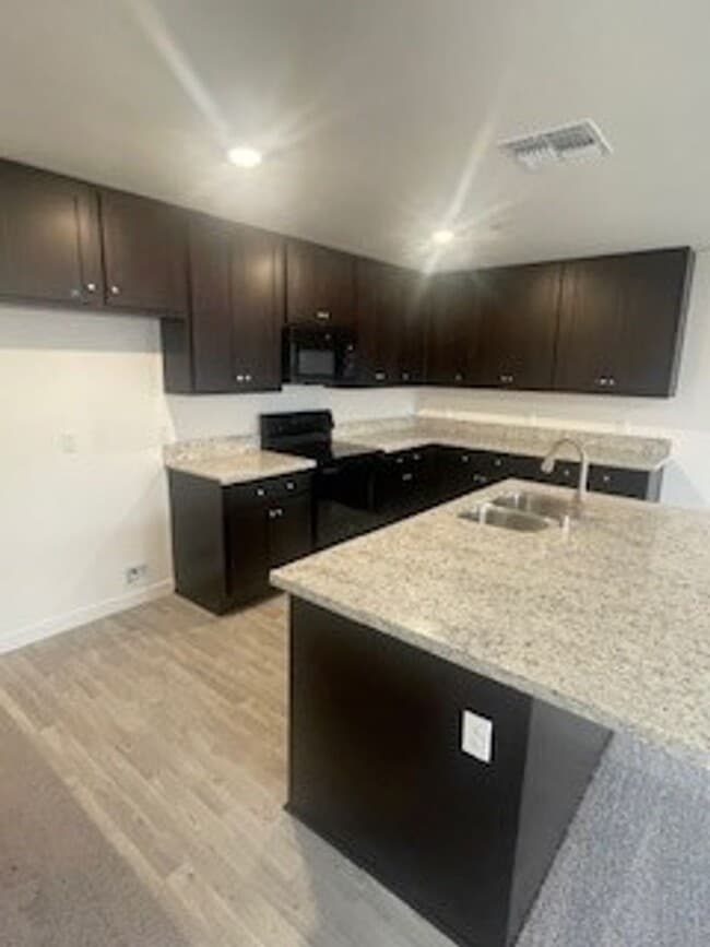 Building Photo - Brand New Townhouse for Rent