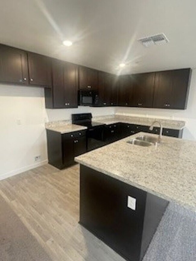 Foto del edificio - Brand New Townhouse for Rent