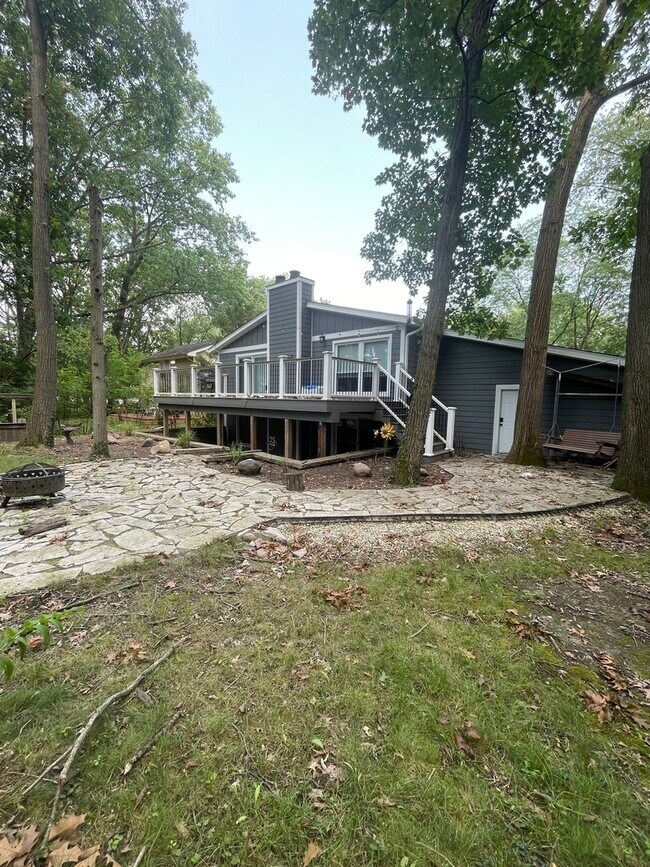 Building Photo - 1887 Carriage Hill Rd