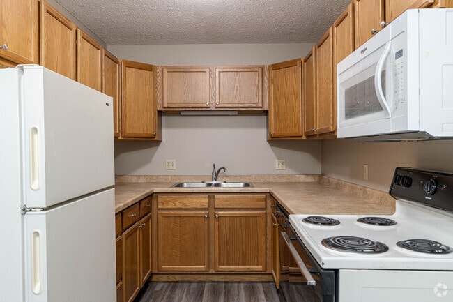 2BR,1BA-970SF - Kitchen - Commerce Apartments