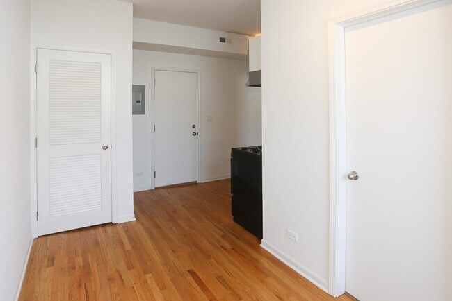 Foto del edificio - 5054 N Winthrop Ave