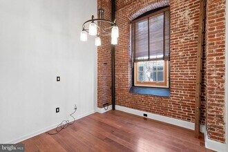 Building Photo - 130-36 N Bread St