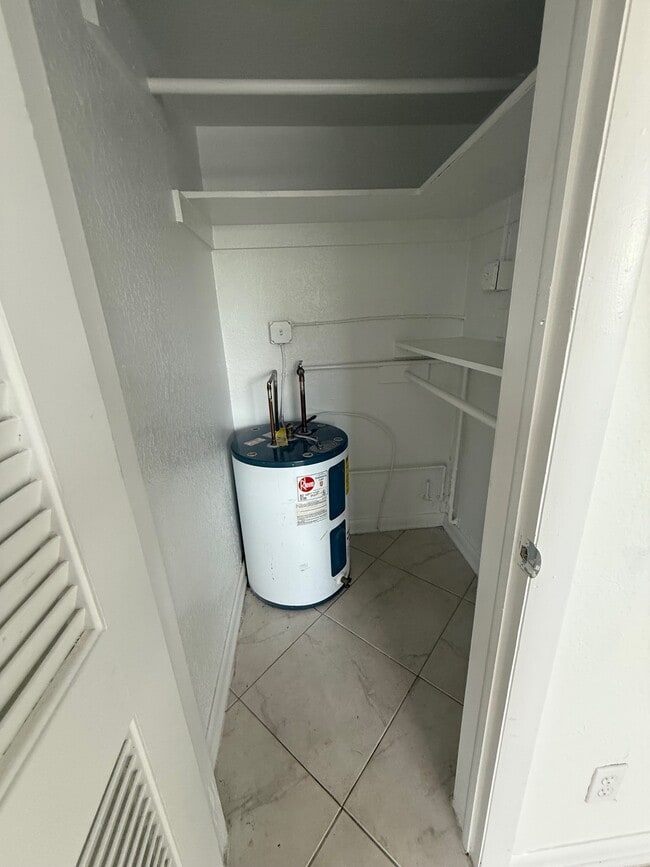 Foto del edificio - 1244 NE 5th Ter