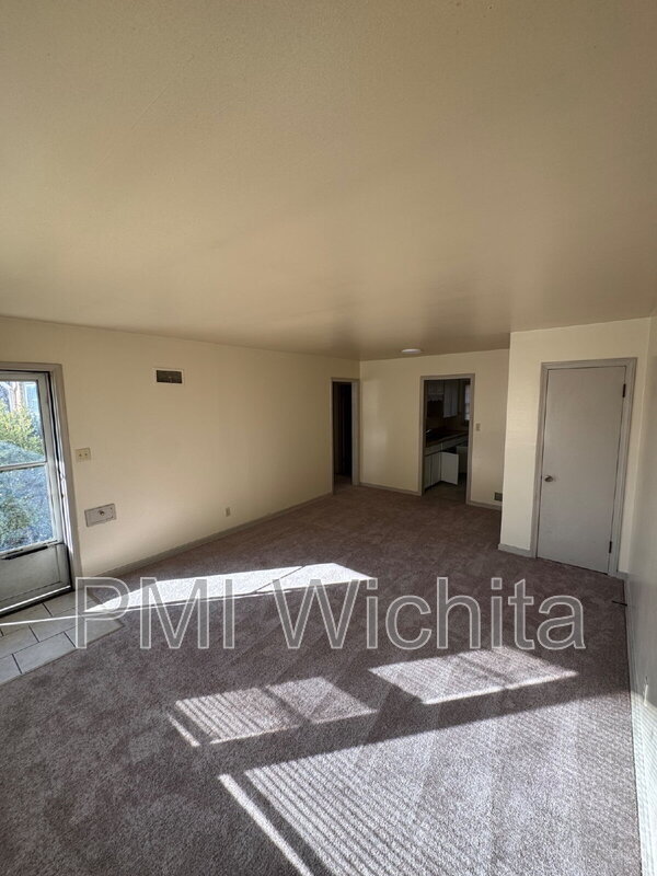 Foto del edificio - 6124 E Harry St