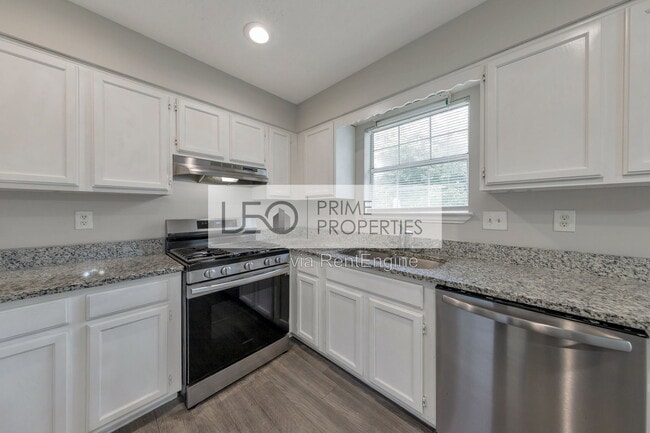 Photo - 1008 Huntington Trce Southeast Townhome