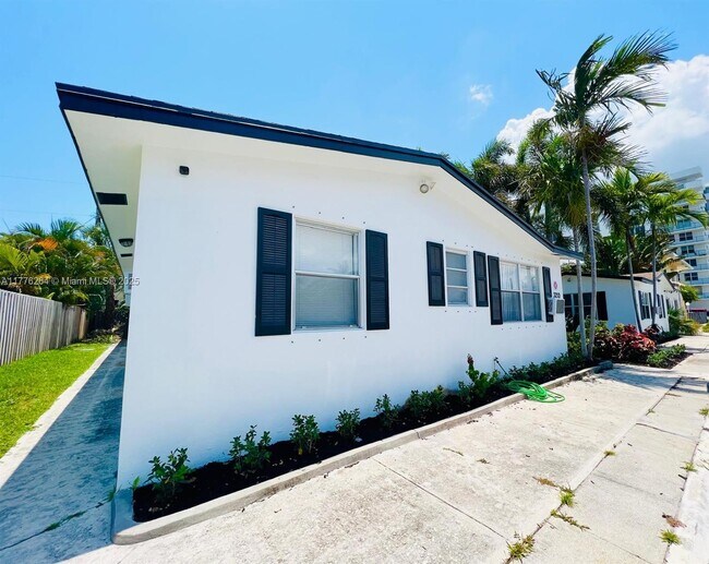 Building Photo - 3208 Canal Dr