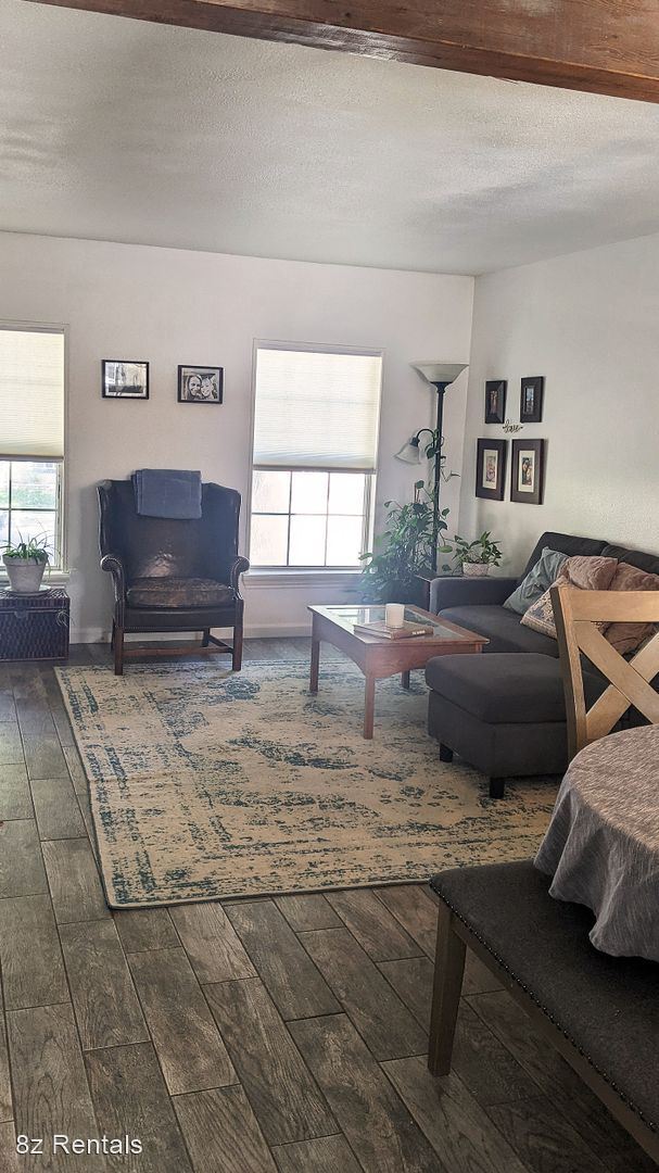 Foto del edificio - 3 br, 1.5 bath House - 1099 W 133rd Way #R