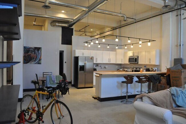 Foto del edificio - 120 W Marshall St
