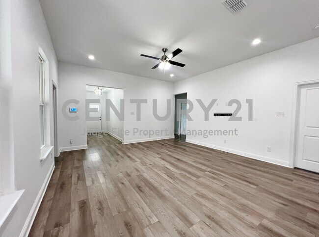 Building Photo - Great 4/2/1 Built in 2023 Nestled on Corne...