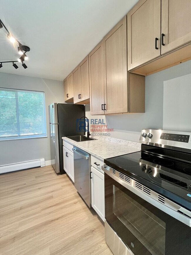 Foto del edificio - 3301 W Cedar Ave