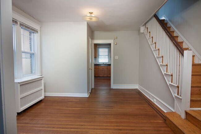 Foto del edificio - ? ? ? UPDATED 3 BEDROOMS & 1.5 BATH HOME L...