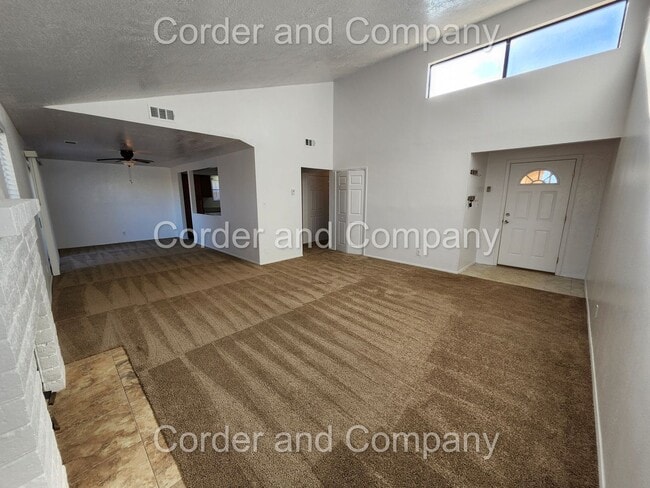 Building Photo - COMING SOON Nice 3 Bedroom, 1 3/4 Bathroom, 2 Car Garage and 1,452 Sq Ft. Home in Western Hills, ...