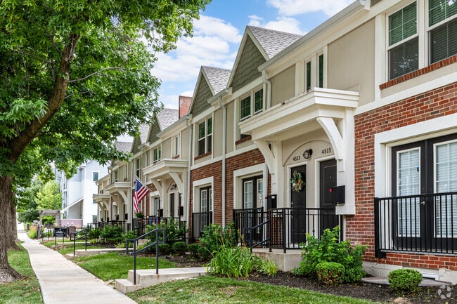 Building Photo - Plaza Town House