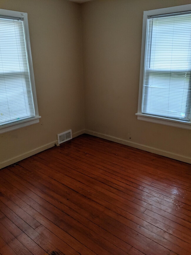 Building Photo - 608 N James St