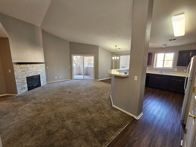 Building Photo - Cozy 3 Bed 2 Bath Condo!!!
