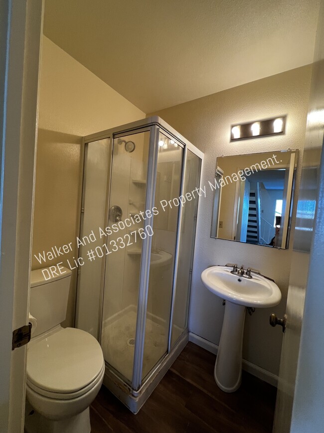 Foto del edificio - 1161 Sumner Pl