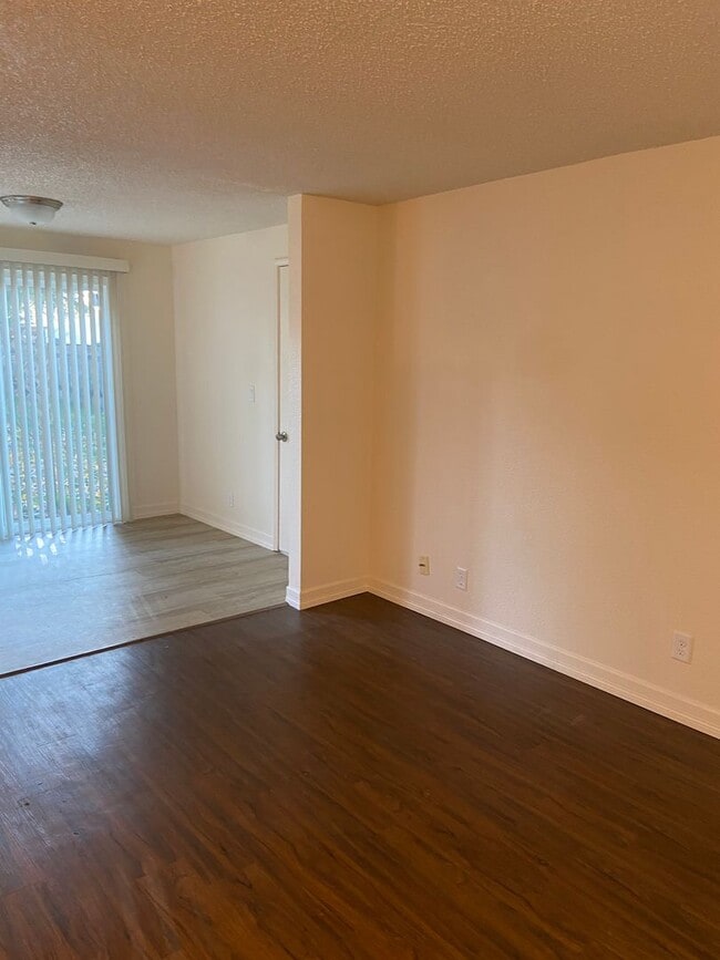 Building Photo - 593 Cinderella Loop