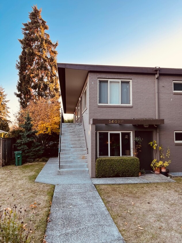 Photo - 5409 NE 65th St (Seattle, WA)