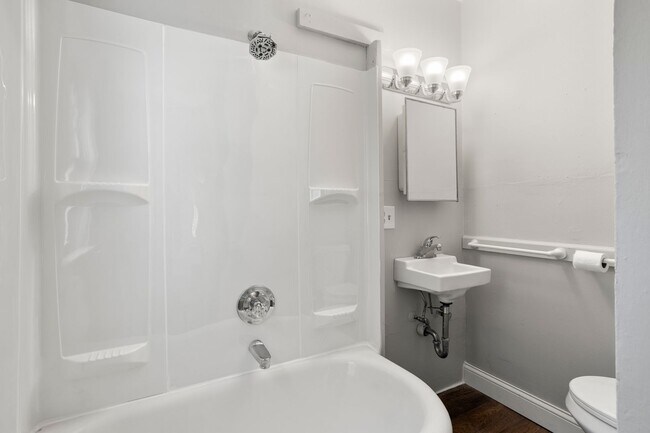 Foto del edificio - 2111 Madison St