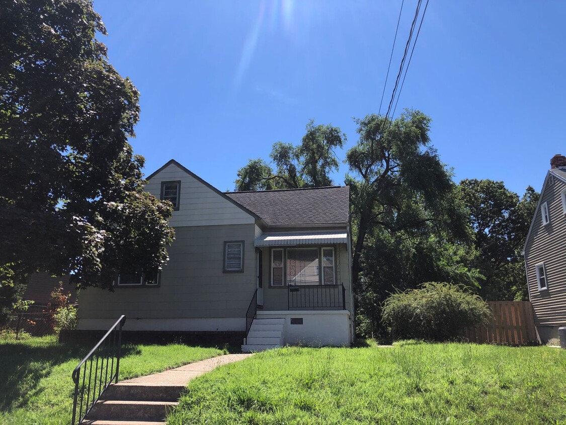 Primary Photo - RENOVATED 4 bed 1 bath home in Glen Burnie