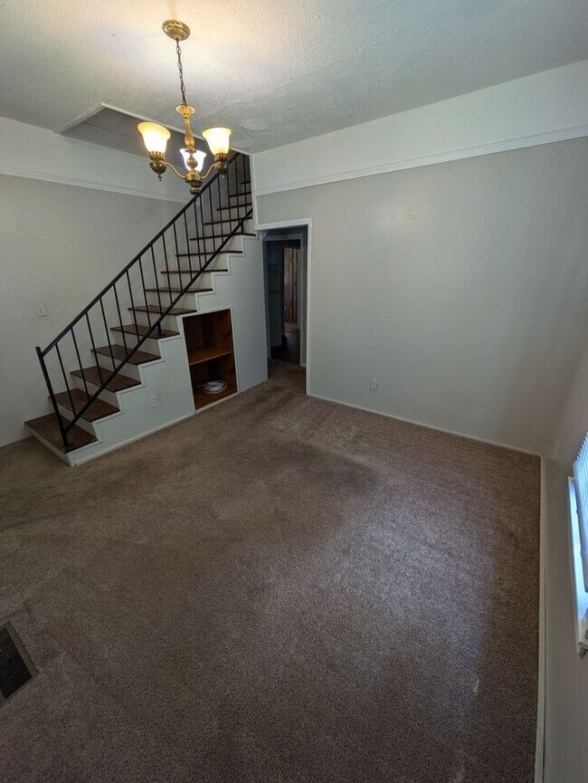 Building Photo - 3BD/1BA Single Family Home in Hickory