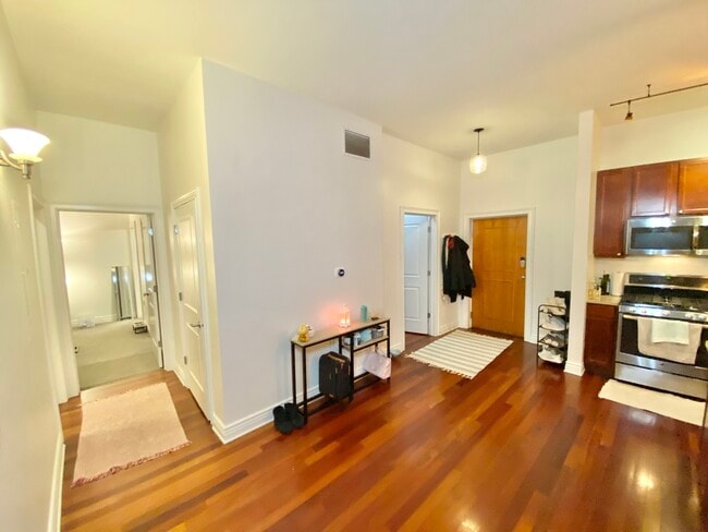 Foto del edificio - 3300 W Irving Park Rd