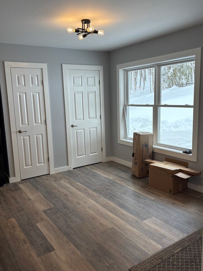 Entrada con área de comedor en la cocina. - 867 Upper Pleasant Valley Rd