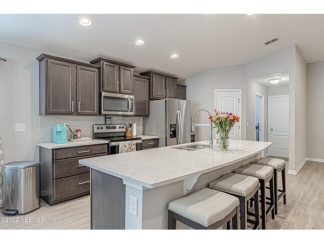 Building Photo - 7984 Island Fox Rd