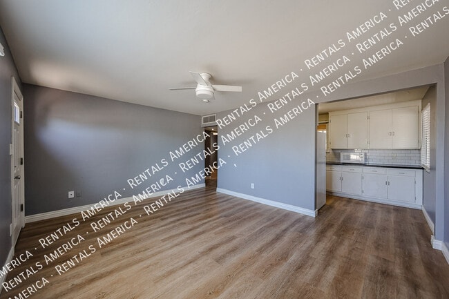 Building Photo - 404 W Mission Ln