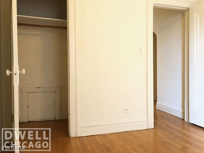 Foto del edificio - 2956 N Seeley Ave