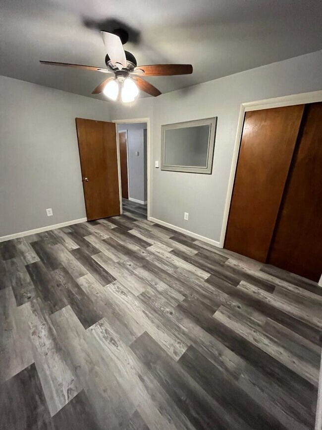 Building Photo - Charming duplex - 2bedroom, 1 bath