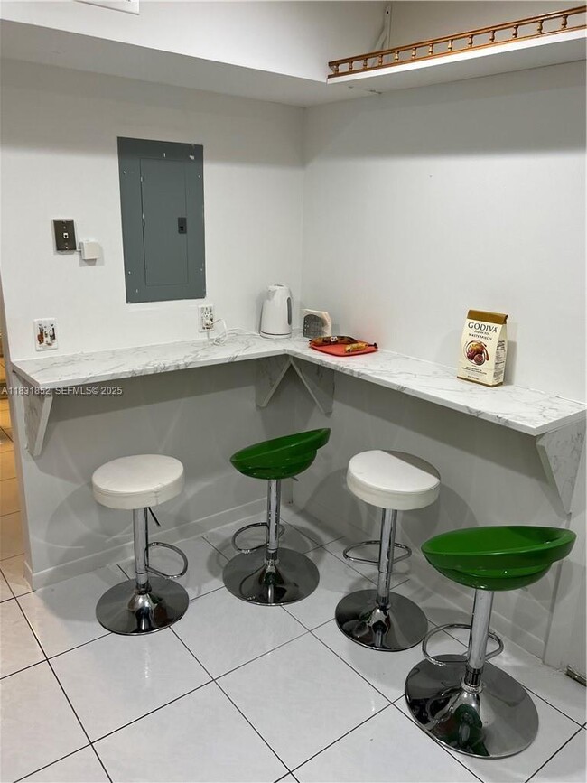 Building Photo - 6101 N Falls Cir Dr