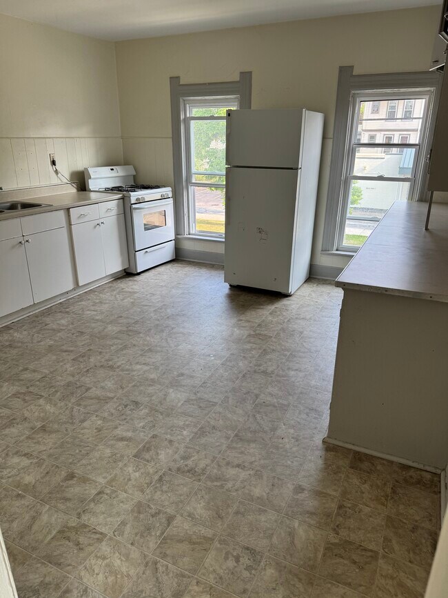 Building Photo - 2345 N Murray Ave